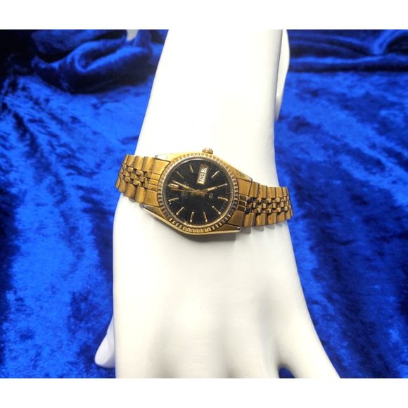 vintage seiko womens water resistant gold tone adjustable band watch